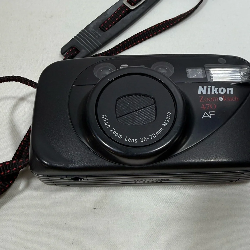 Nikon Zoom Touch 470 QD with case